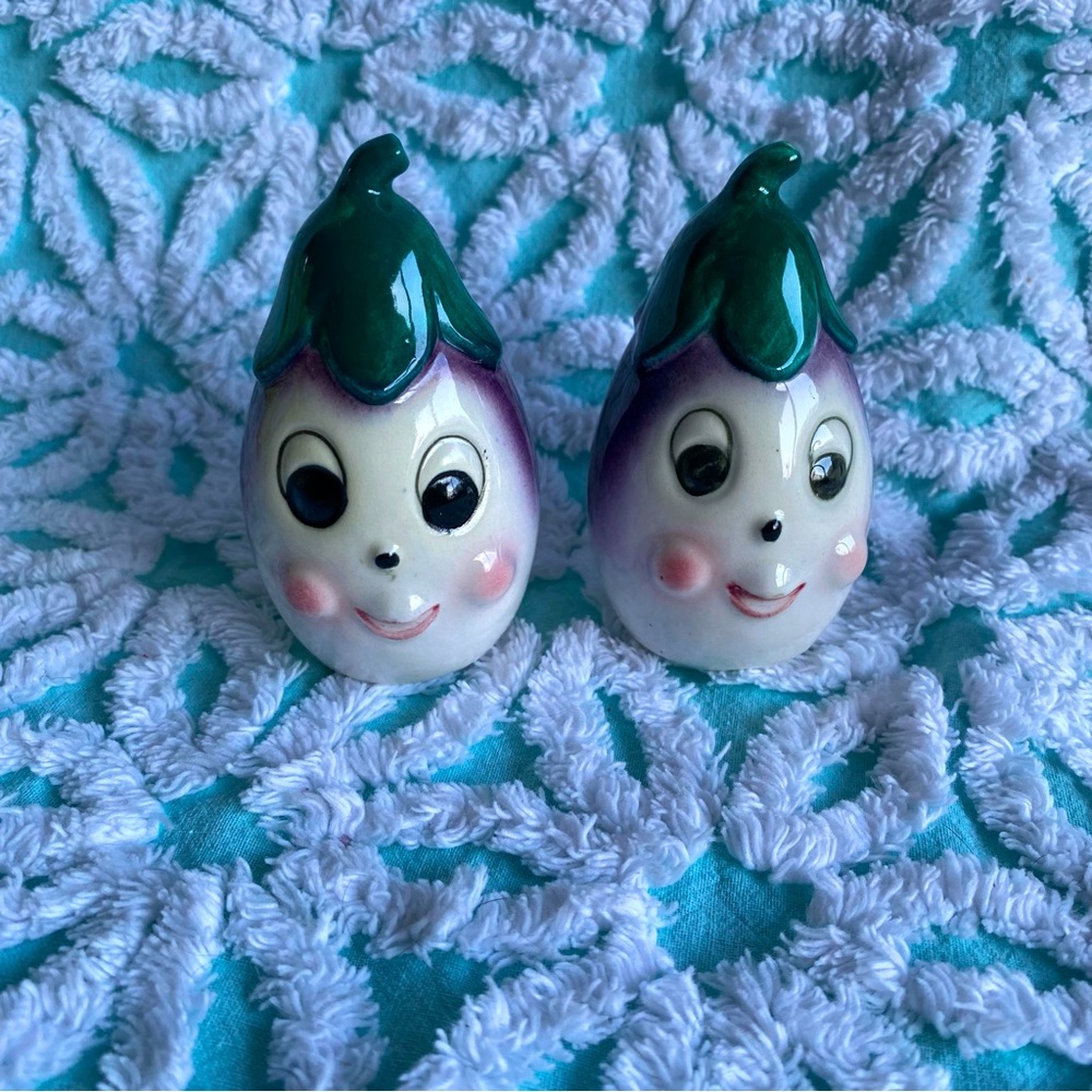 Vintage Anthropomorphic Salt & Pepper shaker set egg plants 🍆 kitschy